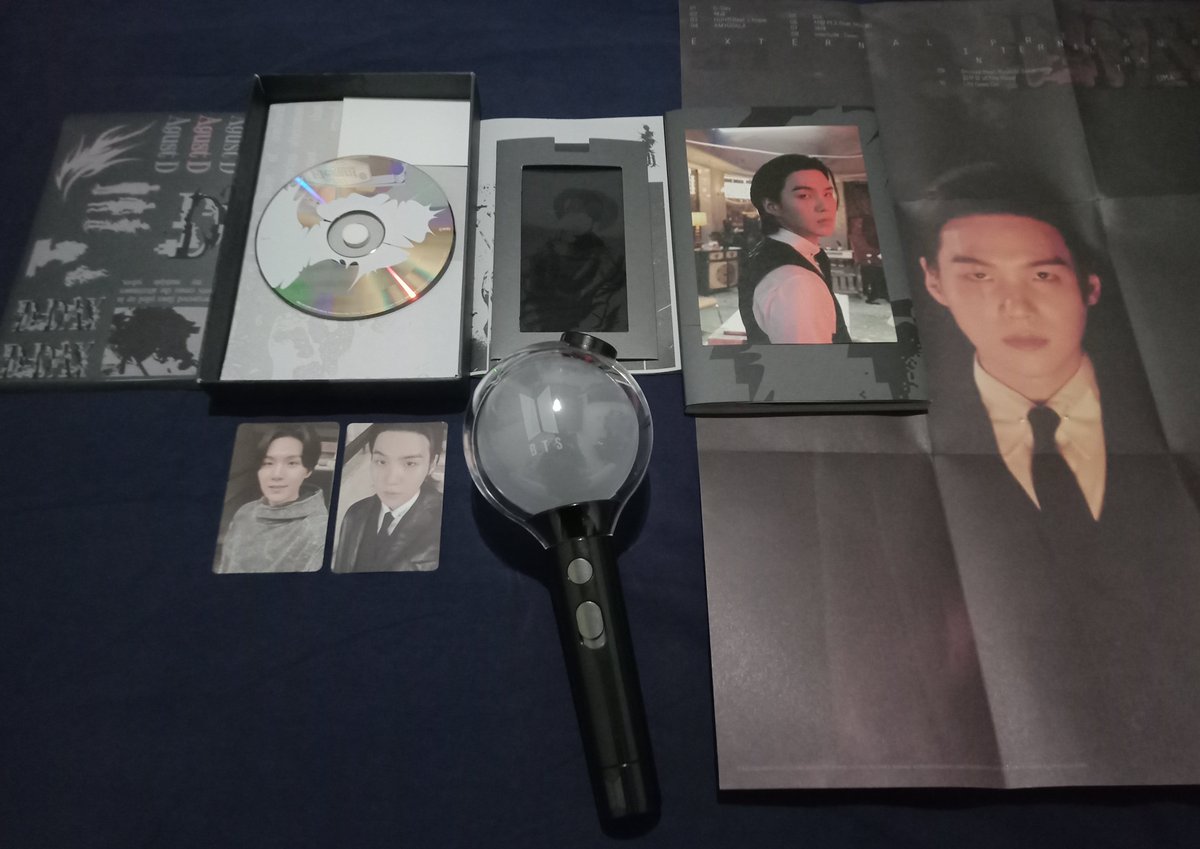 coocoobangtan's tweet image. my army bomb and d-day album!

thank youuu ate @mini_minimo😭💜