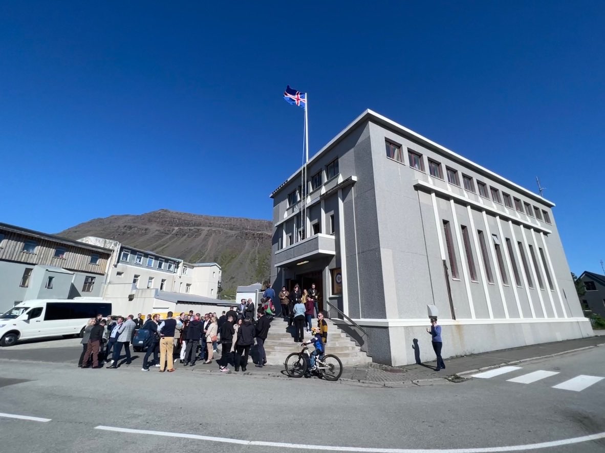 Ólafur Ragnar Grímsson tweet media