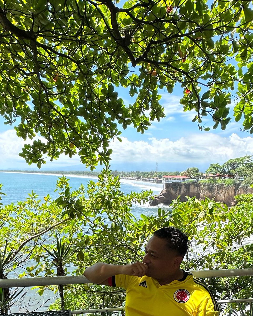 chepeelzol's tweet photo. @nayibbukele Viajar te convierte en un narrador de historias 🇸🇻⛰️🏟️🏖️🏕️ 

#elsalvador #sivar #parati #fyp #turismo #viajar #viajandoconchepe @MilenaMayorga https://t.co/vyMsPmT1af