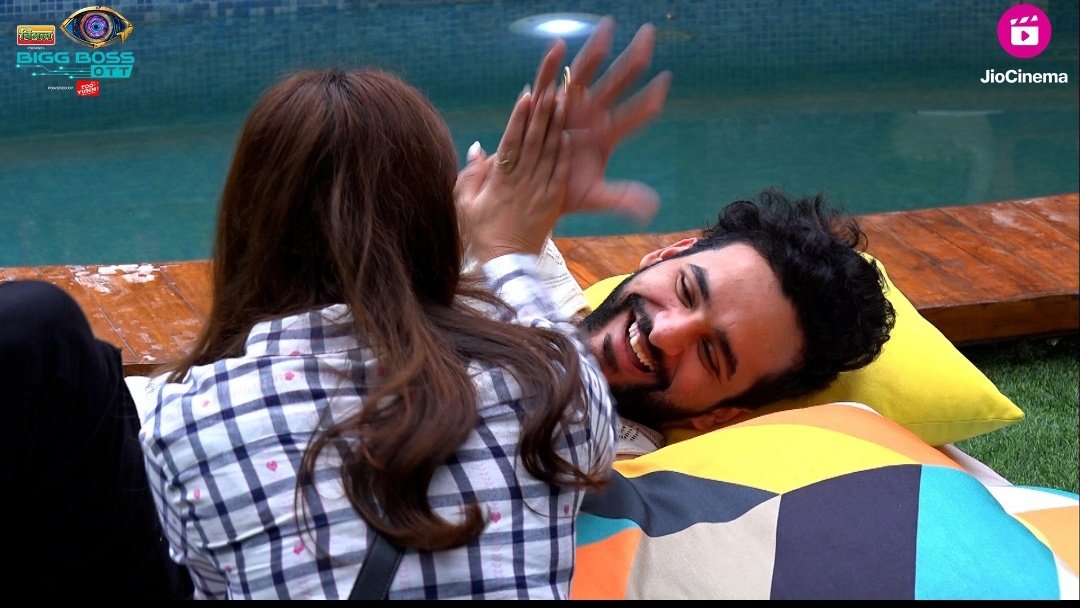 BiggbossKaTadka's tweet photo. Who is entertaining you among Abhiya and Abhisha ?

Like for #Abhisha
RT for #Abhiya 

#FukraInsaan #AbhishekMalhan 
#JiyaShankar #ManishaRani
#BiggBossOTT #BiggBossOTT

Like.                              RT. https://t.co/WnWJiuoaSS