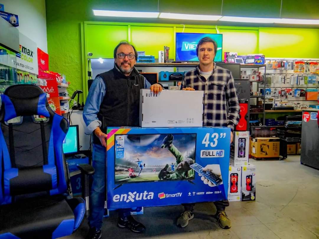 El pasado 30/06 fue el primer sorteo de "La Millonaria" de Central, resultando ganador Martin Ledesma. Se le entregó por parte del Presidente una PC notebook correspondiente a la primer cuota, y además el TV 43'' por pago contado (único premio).

¡ Felicitaciones al ganador !