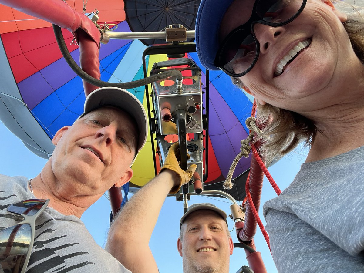 Astro_Clay's tweet photo. Nice “ride” last night… thanks #Belvedere and your fine team! #AdamJaworski #BalloonPilot @jaworskijp #Brandon #Blue https://t.co/u6tv684hoA