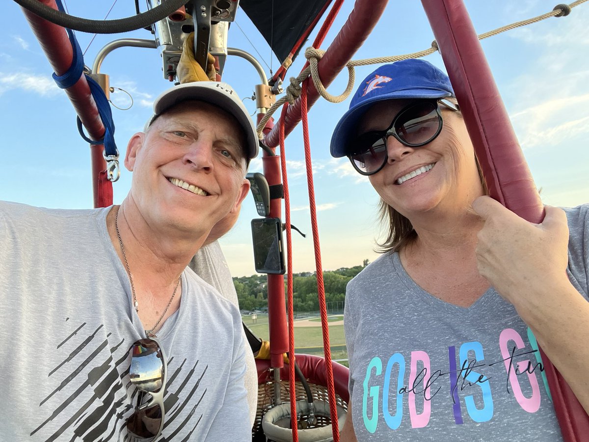 Astro_Clay's tweet photo. Nice “ride” last night… thanks #Belvedere and your fine team! #AdamJaworski #BalloonPilot @jaworskijp #Brandon #Blue https://t.co/u6tv684hoA