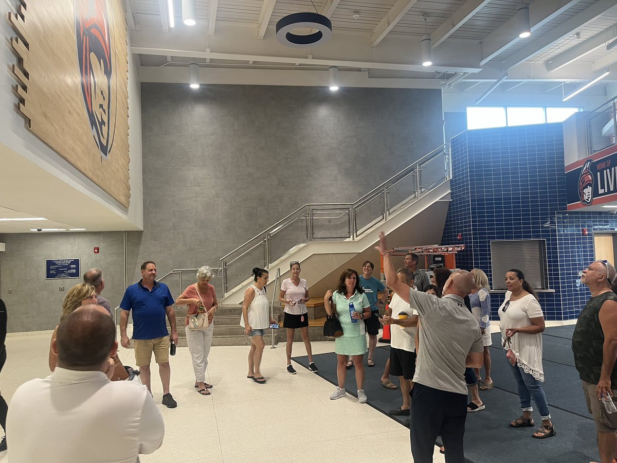 ms_cummings_esm's tweet photo. Building tour for the LHS Class of ‘83 who has their 40 year reunion this weekend! Shout out to my mom @LuckyLaurie18 who is also class of ‘83!! 🧡💙 #poolpride https://t.co/udvBWvICaQ