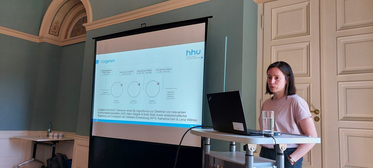 diid_hhu's tweet photo. Zwischen Anspruch und Wirklichkeit. Katharina Gerl gibt resümierende Einblicke in (fast) abgschlossene DIID-Projekte #kosmo #DigiBeST. Danke auch an unsere Projektpartner @liqd_de @nexus_Institut und dem Institut für Partizipatives Gestalten @jascharohr. https://t.co/lBq97H4Glx