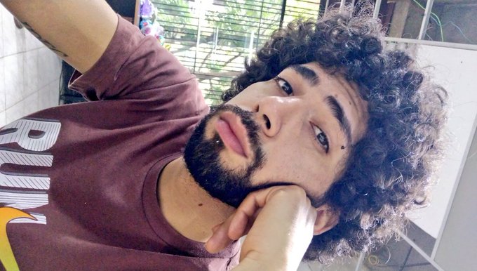 Cabello largo y 1kg de ojeras  #Men #longhair #curlyhair https://t.co/bIbsw04jw2<a href="/tag/men"class="tags">#Men</a><a href="/tag/longhair"class="tags">#longhair</a><a href="/tag/curlyhair"class="tags"><span>#curlyhair</span></a>