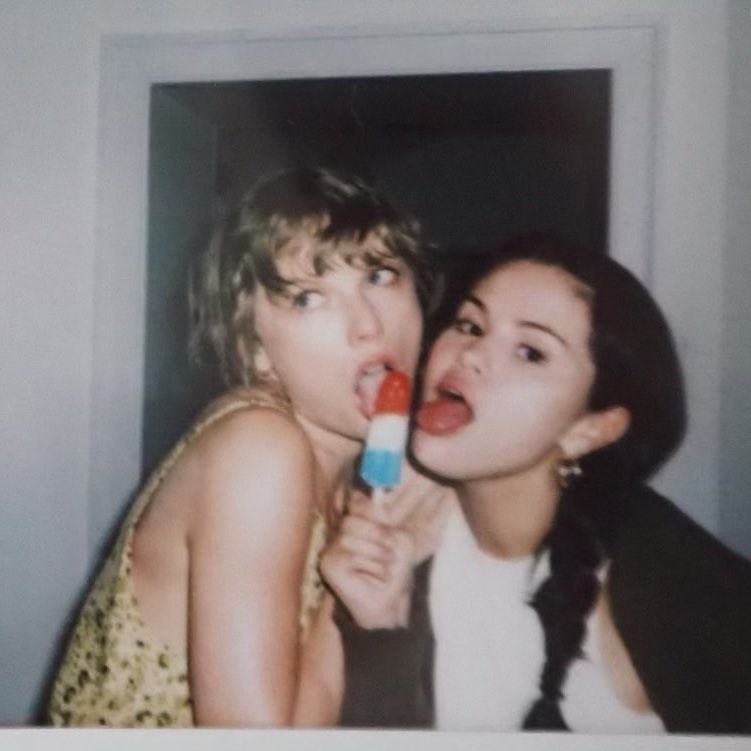 skinnysel's tweet photo. taylor swift and selena gomez being besties. that’s the tweet https://t.co/V37y6s9OTe