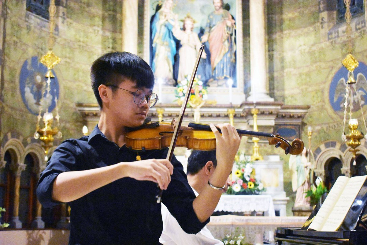 Our first Young Artist Showcase is tonight at Chiesa Santo Spirito at 9:30! We can't wait to hear our hardworking students perform. 

Il nostro primo Young Artist Showcase è stasera alla Chiesa Santo Spirito alle 21,30.