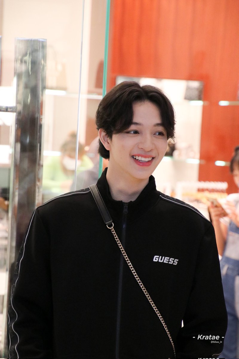 followu_kt's tweet image. แมะ : ขอท่าเดซี่หน่อยค่า
บาส​ : ไม่ค่าา

// อือออไม่ต้องทำหรอก​ ยืนเฉยๆก็เป็นคนสวยขาละอะ

:: 07072023​ ::

#GUESSNewStoreOpeningxBas
#บาสเด็กอ้วนที่แท้จริง​ @basjtr