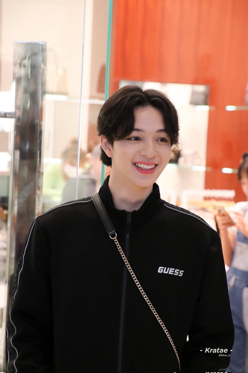 followu_kt's tweet image. แมะ : ขอท่าเดซี่หน่อยค่า
บาส​ : ไม่ค่าา

// อือออไม่ต้องทำหรอก​ ยืนเฉยๆก็เป็นคนสวยขาละอะ

:: 07072023​ ::

#GUESSNewStoreOpeningxBas
#บาสเด็กอ้วนที่แท้จริง​ @basjtr