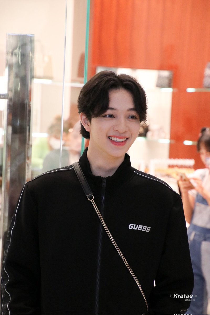 followu_kt's tweet image. แมะ : ขอท่าเดซี่หน่อยค่า
บาส​ : ไม่ค่าา

// อือออไม่ต้องทำหรอก​ ยืนเฉยๆก็เป็นคนสวยขาละอะ

:: 07072023​ ::

#GUESSNewStoreOpeningxBas
#บาสเด็กอ้วนที่แท้จริง​ @basjtr