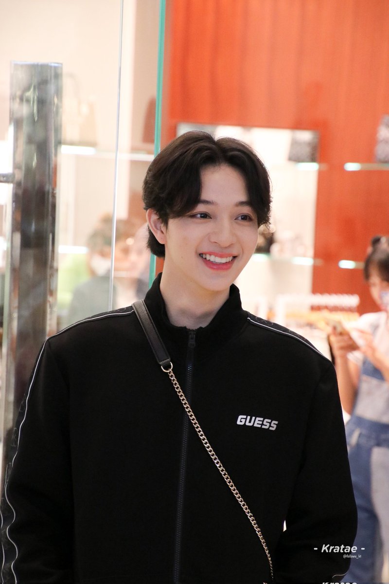 followu_kt's tweet image. แมะ : ขอท่าเดซี่หน่อยค่า
บาส​ : ไม่ค่าา

// อือออไม่ต้องทำหรอก​ ยืนเฉยๆก็เป็นคนสวยขาละอะ

:: 07072023​ ::

#GUESSNewStoreOpeningxBas
#บาสเด็กอ้วนที่แท้จริง​ @basjtr