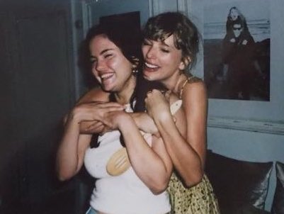 PortalSelenaBR's tweet photo. Selena Gomez e Taylor Swift em 2023. Esse é o tweet. 🥹 https://t.co/TfRURFKOxW