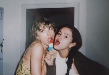 PortalSelenaBR's tweet photo. Selena Gomez e Taylor Swift em 2023. Esse é o tweet. 🥹 https://t.co/TfRURFKOxW