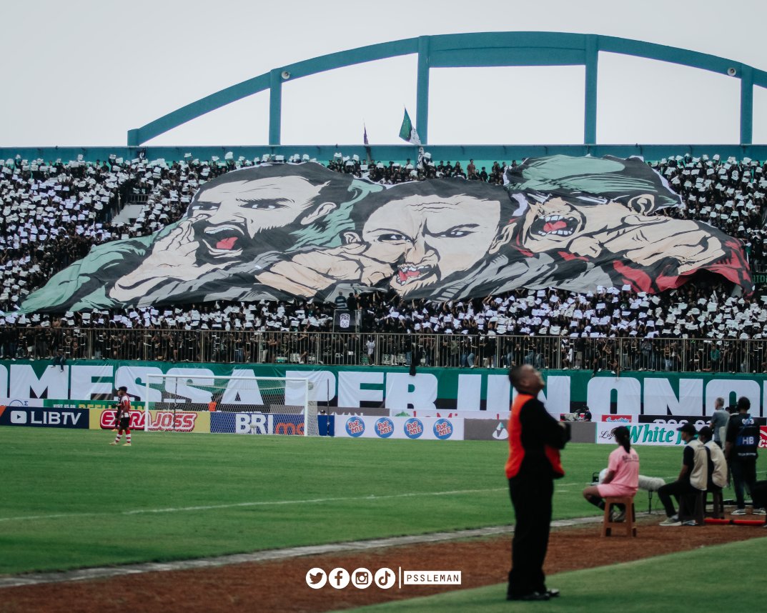 PSSleman's tweet photo. Teriakan lantang pembakar semangat dari kawan-kawan @BCSxPSS_1976 sore tadi benar-benar menjadi suntikan motivasi untuk para penggawa Laskar Sembada!

Terima kasih, sampai jumpa lagi di laga berikutnya 🦅

#PSS #MoveForward #PSSvsPersis #PSSday https://t.co/pWGJPeei5f