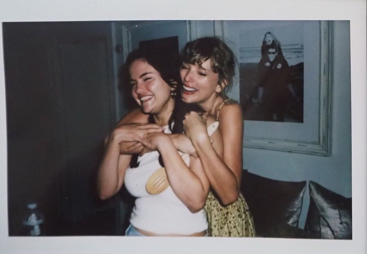 oursafeplacesg's tweet photo. MY TAYLENA HEART https://t.co/z2zjamGmVB