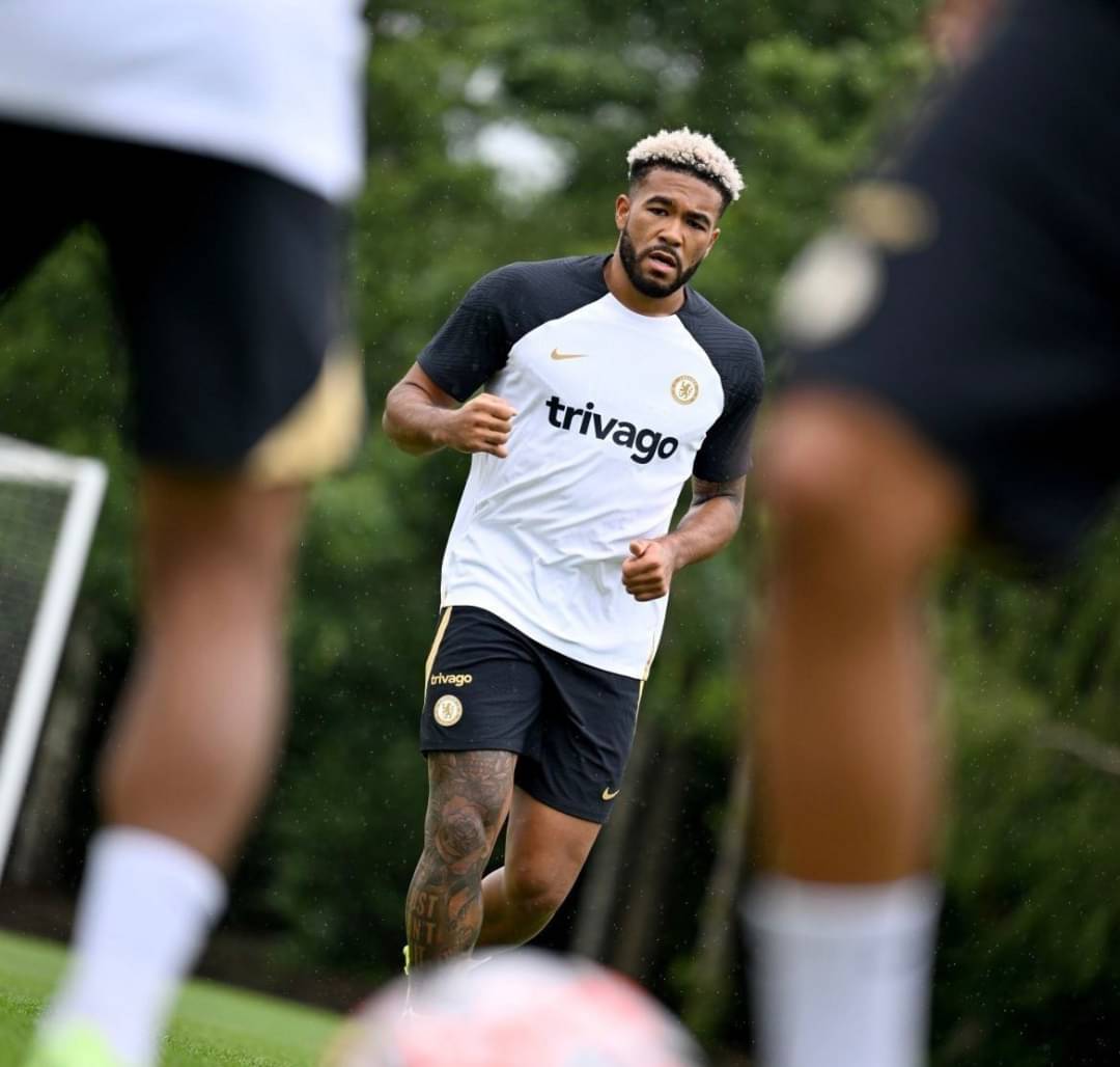 CISCjakarta's tweet image. Terlepas dari apakah dia ditunjuk sebagai kapten atau tidak, James sepertinya menikmati kesempatan untuk dianggap sebagai wajah Chelsea.(@SJohnsonSport &amp;amp; @TheAthleticFC)

#ChelseaFC #Chelseaindo #PrideofCISC