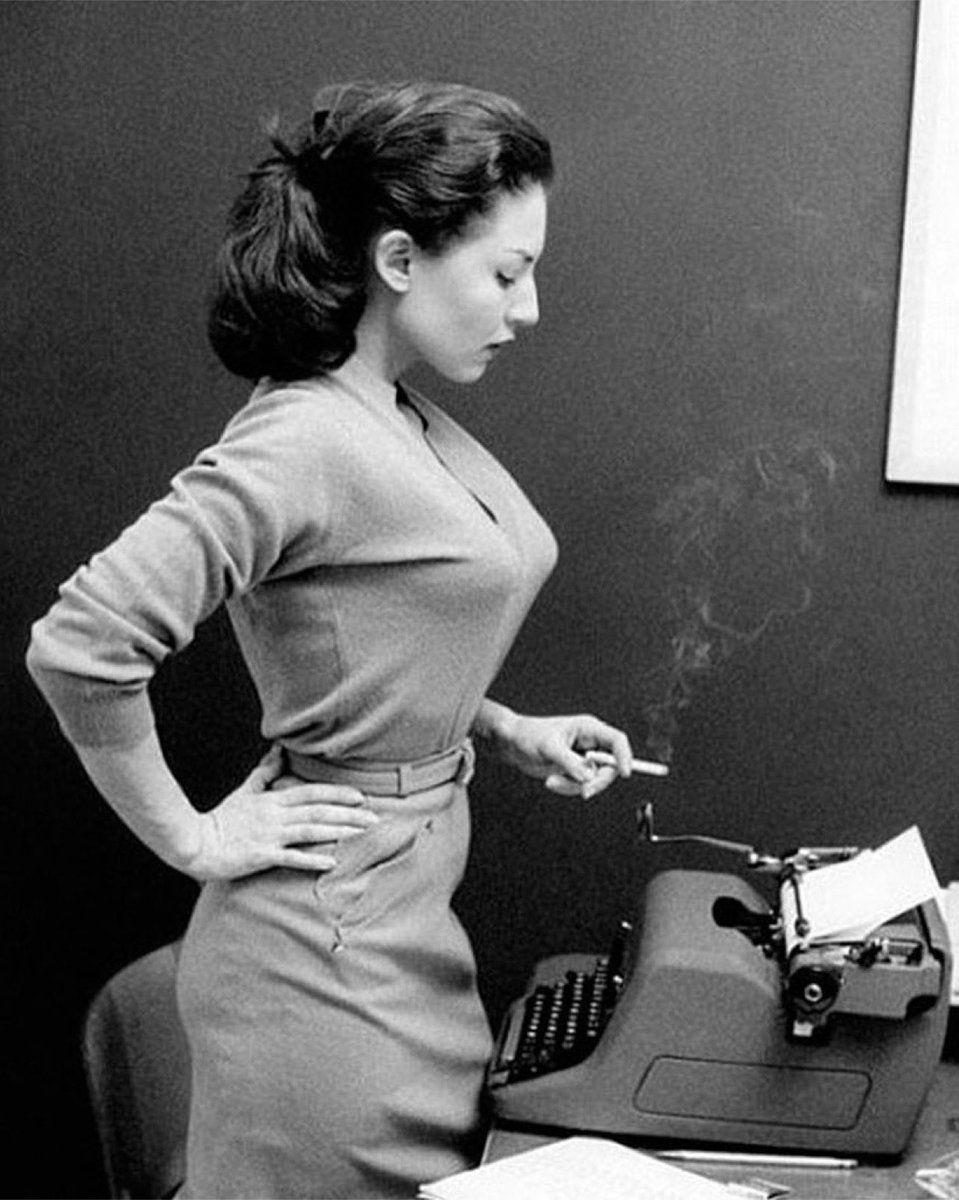 jennjaypal's tweet image. How I imagine myself when working from home…

#freelancewriter #femalewriter #workingfromhome #95wordsperminute 

Alice Denham And Her Royal Hh Typewriter In (1957)