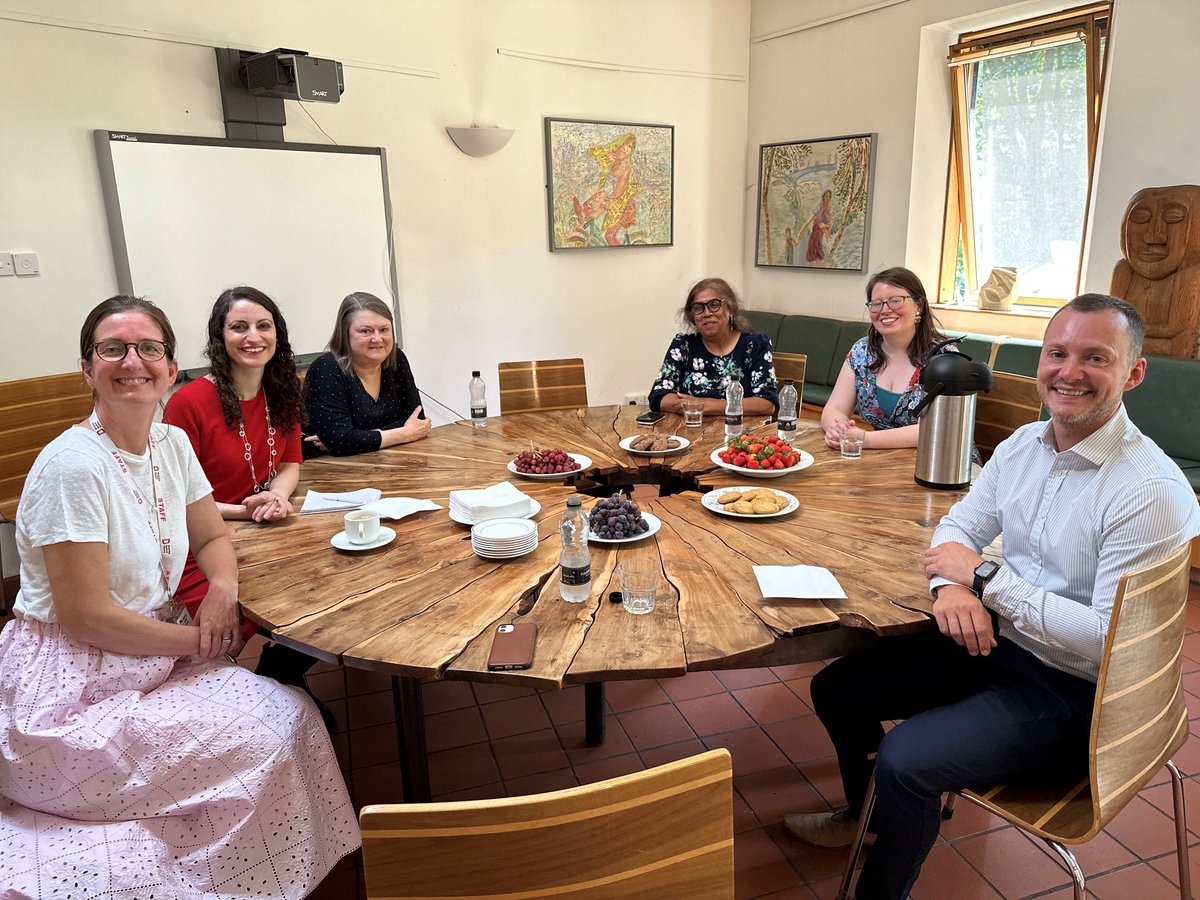 PrimaryCareNHS's tweet image. Lovely day for it! ☀️

GP &amp;amp; Interim Medical Director for Primary Care @KirenCollison visited Bromley-by-Bow Health Centre today to discuss the many benefits of #SocialPrescribing.

Here she is with the fantastic team! 

#LinkWorker #NHS75 @Pers_Care