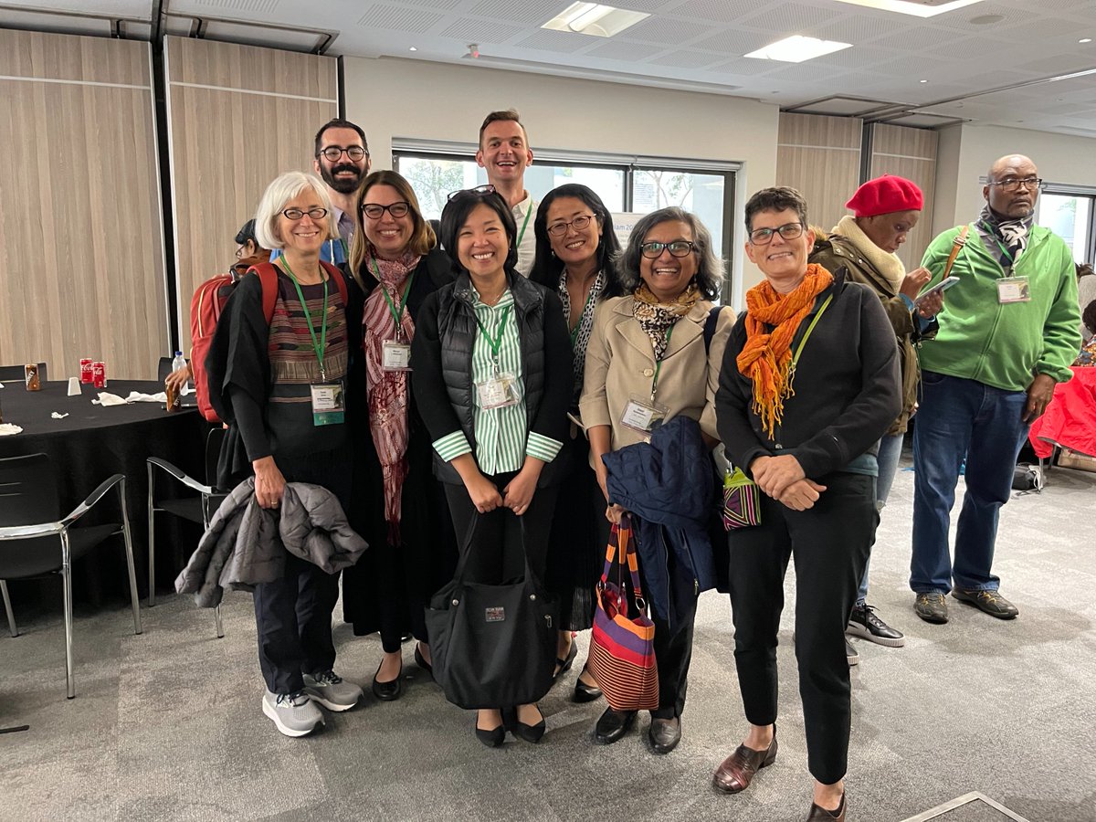 @IAFFE unites PGAE alums! This year, former Prof @CarenGrown (Brookings), Stephan Lefebvre (Bucknell U), @maryahillesland (Oxford U), @HMalapit (IFPRI), @HitomiKomatsu2 (WB), Dileni Gunewardena @dilenigun (U of Peradeniya), & Prof @MmeursMeurs (AU) caught up in Cape Town, S.A