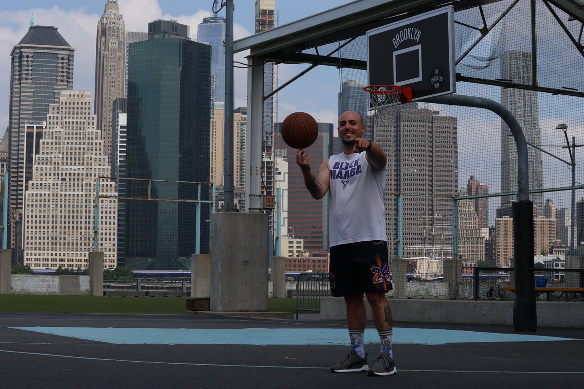 g14ncm's tweet photo. #NYC 🏀 https://t.co/AoEyXoQcnt