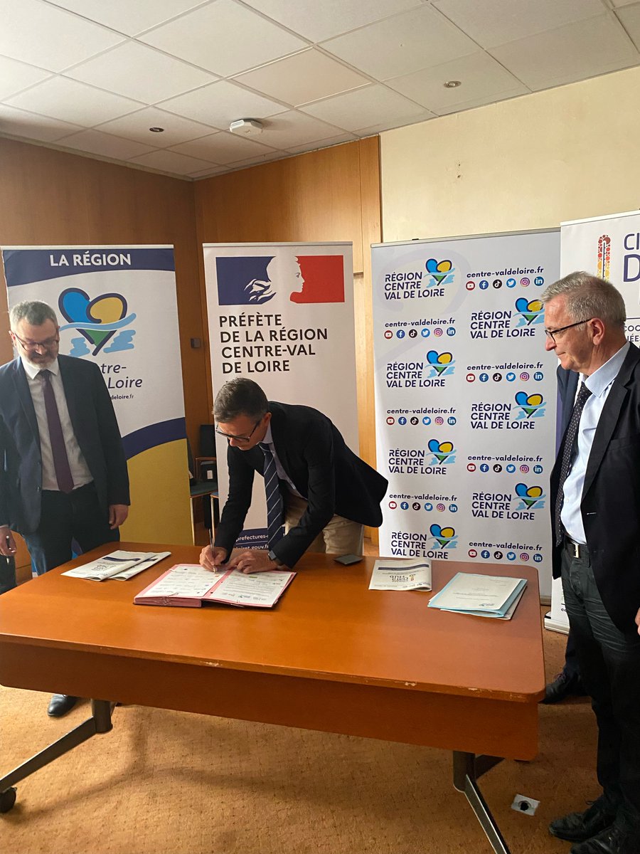 ❓ Et si la #data était une solution au réchauffement climatique ?
Avec le Climate Data Hub, la <a href="/RCValdeLoire/">Région Centre-Val de Loire</a> veut favoriser le partage des données pour lutter contre le changement climatique.
🤩Nous sommes fiers de rejoindre ce collectif !
 
<a href="/Colaprete/">Remy Colaprete</a> <a href="/RamelStephanie/">stephanie Ramel</a>