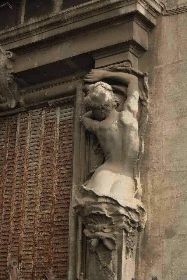 crm1096's tweet photo. Cariatide de la maison Chappaz construite en 1868 à Béziers, réalisée par Jean-Antoine Injalbert, sculpteur nourri de mythologie qui a obtenu le Grand Prix de Rome en 1874. https://t.co/69yD9uiFWl