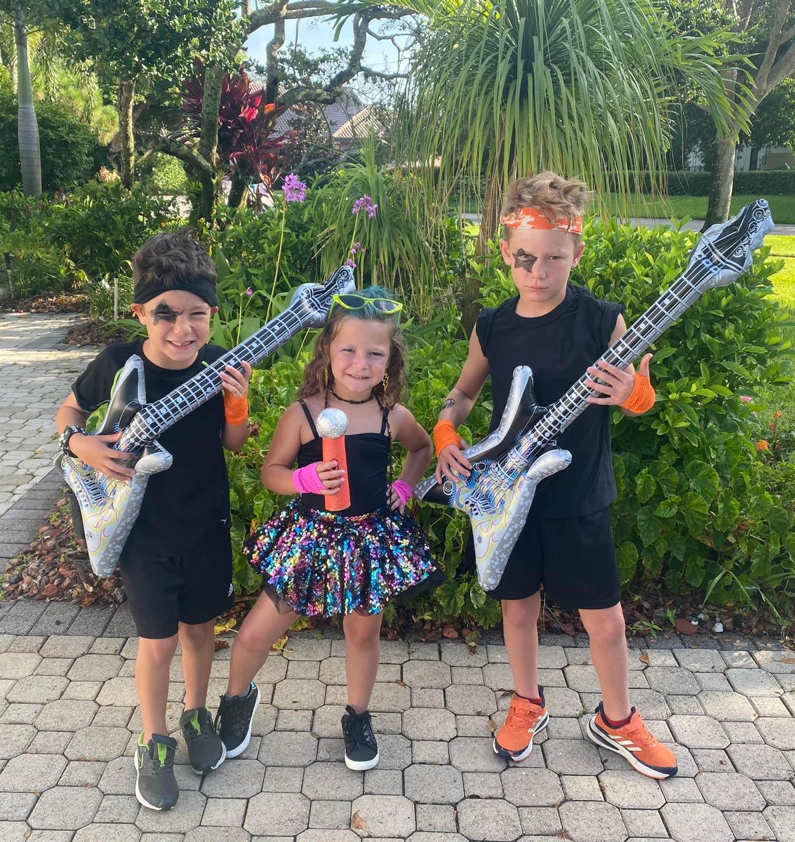 kevinsobellaw's tweet photo. Party like a rockstar (or a Sobel) #dressupday #imwiththeband #campattheJ #participators https://t.co/BzHiP1ui5j