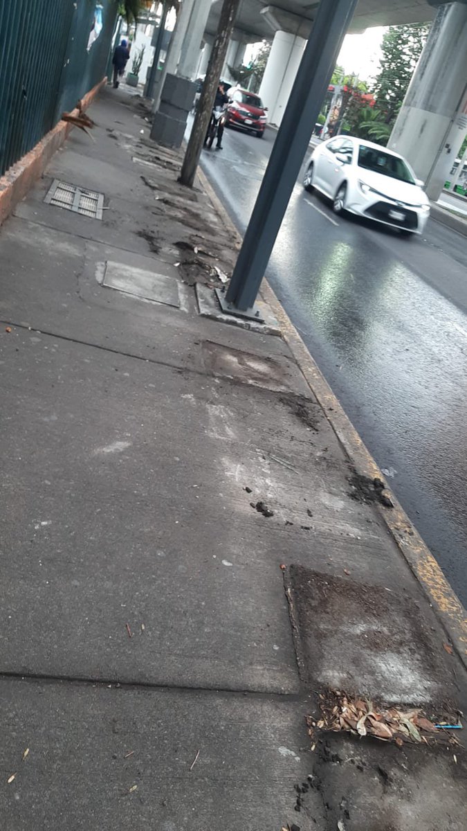pinexela's tweet photo. @MartiBatres
@ClaraBrugadaM
@GobCDMX
@Metro @LaSEMOVI @Alc_Iztapalapa 
¿Cuál al es la intención de quitar los macetones que ayudaba a que puestos ambulantes no se colocaran en avenida Tlahuac col. Lomas Estrella 1a sección, o ya le entregaron los espacios a los ambulantes? https://t.co/DvtbBfPbh1