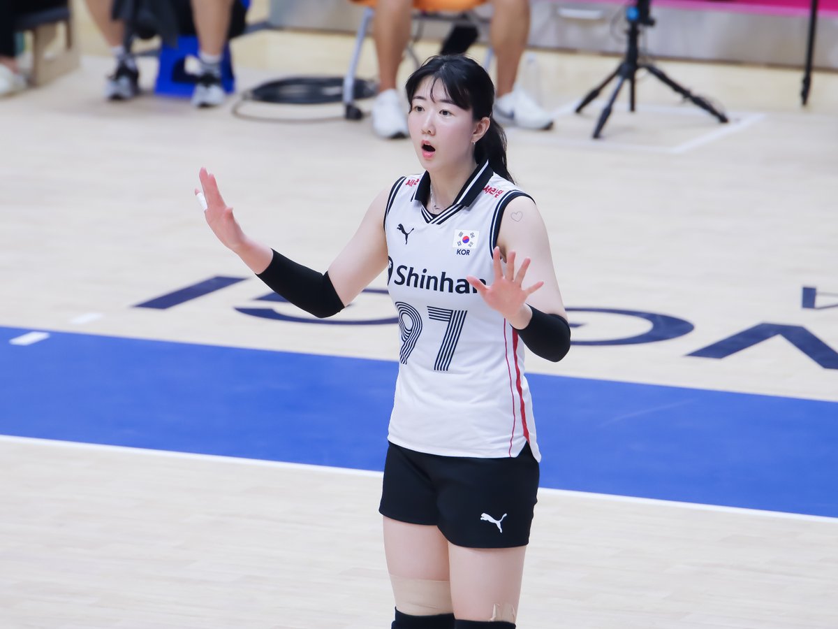 230701 🇰🇷 NO.97 강소휘

당황스러운 상황에 한 번 놀랐다가,,,
침착하자고 워워~👐👐하던 소휘