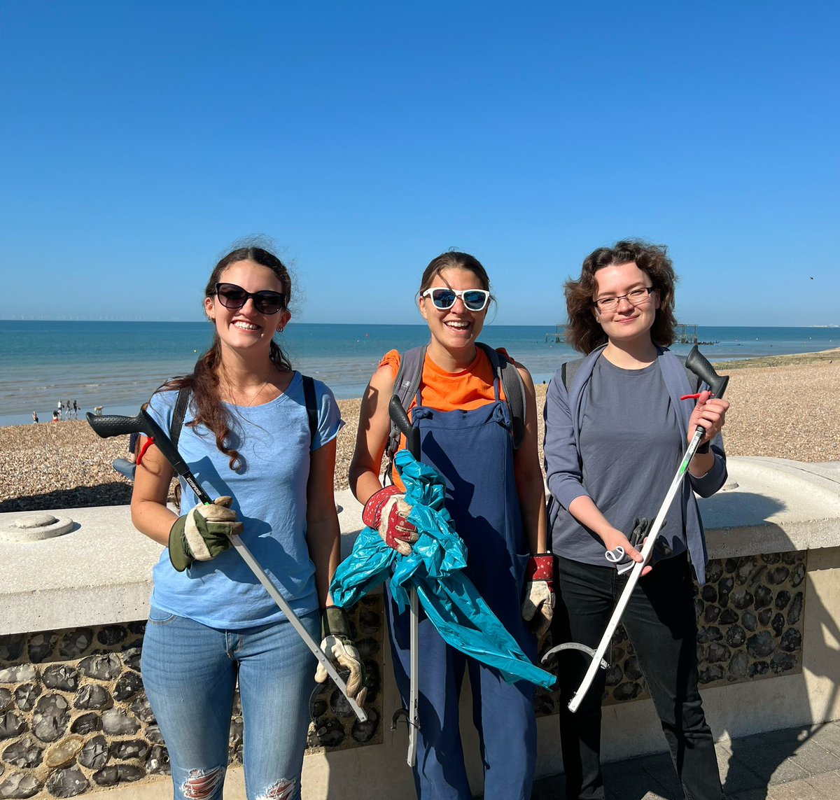 ikerizo's tweet photo. What should you do when you find yourself in Brighton and the weather is just perfect? Well, go and pick up some litter on the beach, of course! 😄 A great way to spend a morning, don't you think? 👍 #TeamBrightGen https://t.co/1gx9OEmXj6