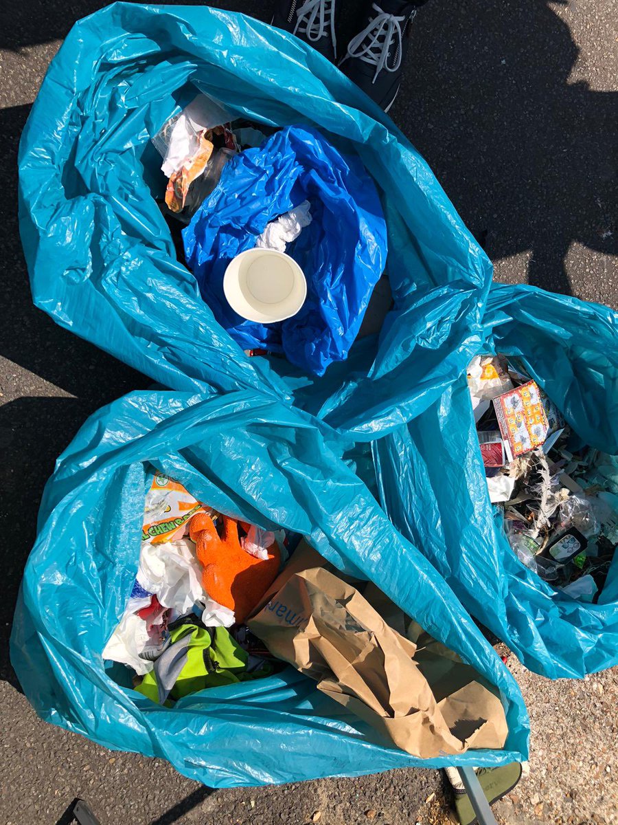 ikerizo's tweet photo. What should you do when you find yourself in Brighton and the weather is just perfect? Well, go and pick up some litter on the beach, of course! 😄 A great way to spend a morning, don't you think? 👍 #TeamBrightGen https://t.co/1gx9OEmXj6