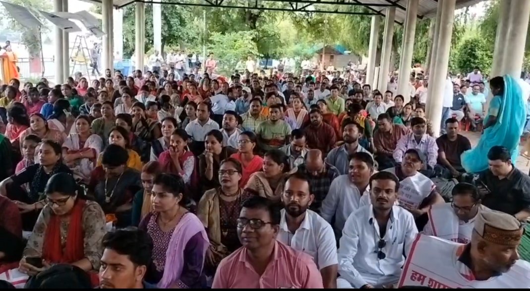 <a href="/ChouhanShivraj/">Shivraj Singh Chouhan</a> माननीय मुख्यमंत्री जी आज आपने उच्च शिक्षित अतिथि विद्वानों को जेल में डाल दिया।हम अपने फालेन आउट साथियों को व्यवस्था में लेने और नियमितीकरण के लिए नीलम पार्क भोपाल में शांति पूर्ण तरीके से आंदोलन कर रहे थे।हमारे साथ न्याय नहीं अन्याय किया जा रहा है।वचन स्मरण करों।