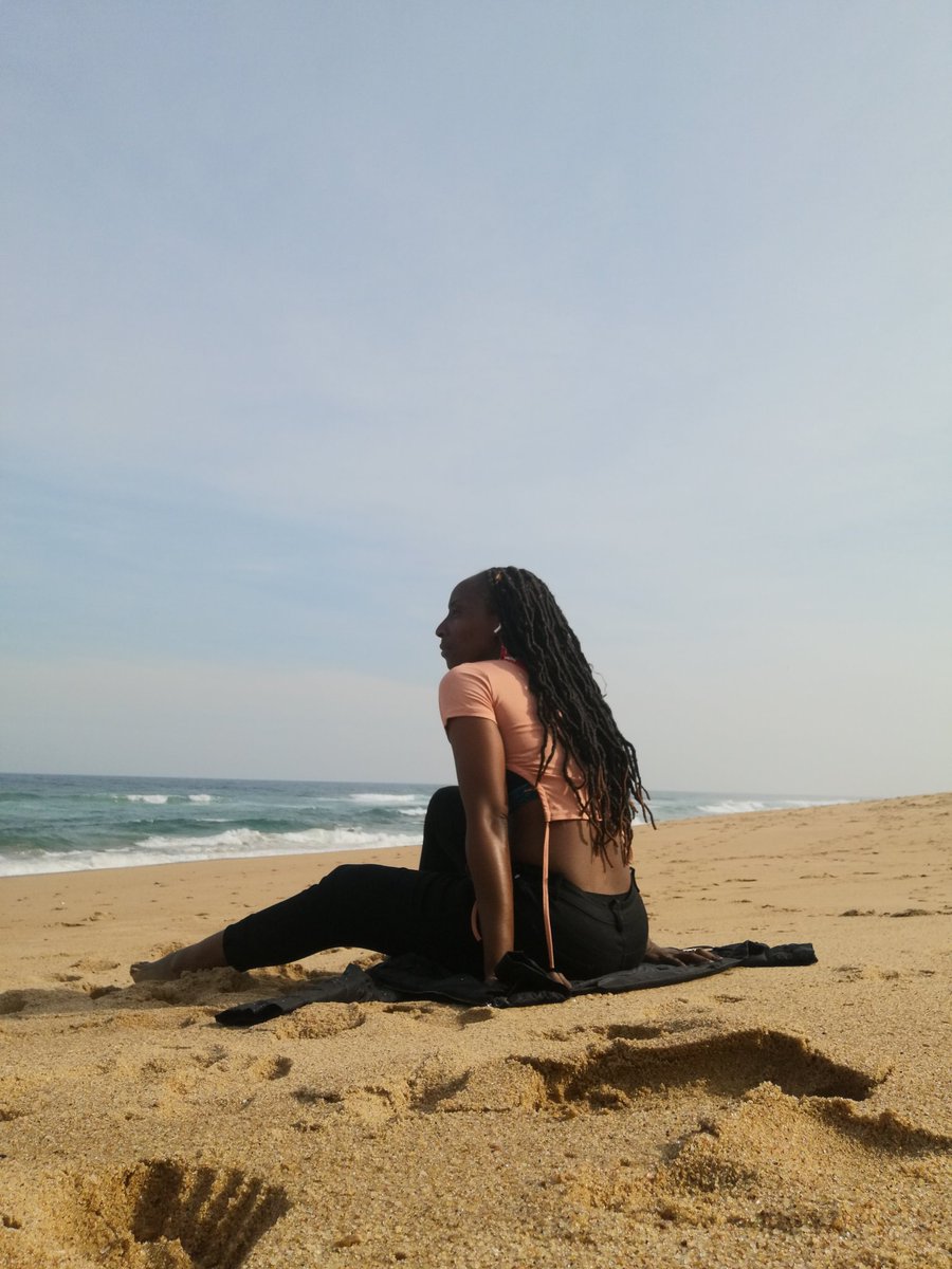 Amardzw's tweet photo. Haai please turning 40 is quite liberating angithi. Do the things your heart calls you to do. Go to the places that calm you. I swear Durban is that place for me, and these oaks called me a mermaid 🤣🤣. #NdebeleNjuzaldo

#Amardageddon #IB40 https://t.co/Xr9aGtpzZK