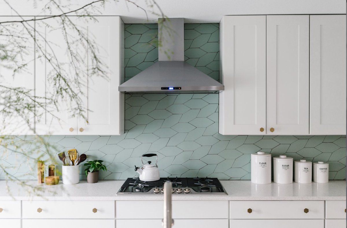 watsontile's tweet image. Statement backsplashes have been trending for years, but now clients are requesting more dynamic designs. Is this a look you'd love for your home? 😍 #Backsplashes #TileTrends #DesignTrends WatsonTileandStone.com