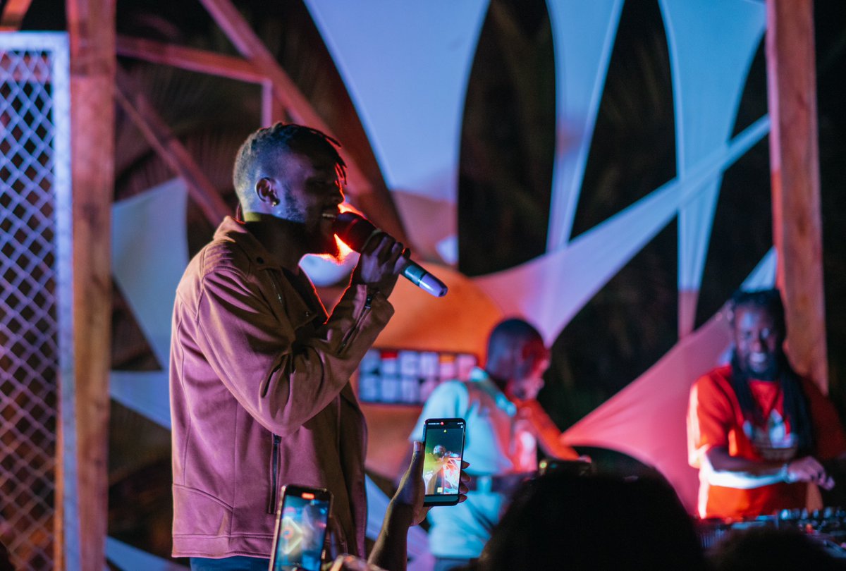 PicnicSundayFst's tweet photo. @cissethedeejay doesn’t play while at his job!!!
And of course we are so here for it. Give it up for DJ CISSE. 🙌🏾 Mandem single-handedly mashed up the PSF crowd with sensational Kidandali at #TheShowOut 🫡
Ohh what a night!
#PicnicSundayFest
Cc: @XfmUG https://t.co/oAgDGVAvP2
