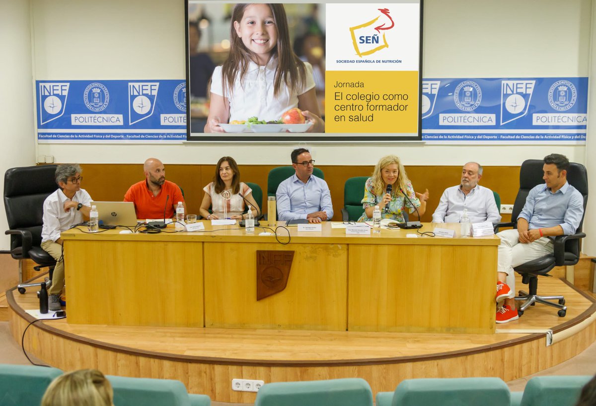 maestrocarlosef's tweet photo. El pasado 5 de julio tuve la suerte de participar en la jornada "El colegio como centro formador en salud" organizada por @sennutricion en la que desde diferentes perspectivas (médica, científica, educativa…), pusimos sobre la mesa soluciones al  problema de la #obesidadinfantil https://t.co/AmLqbpXmhQ