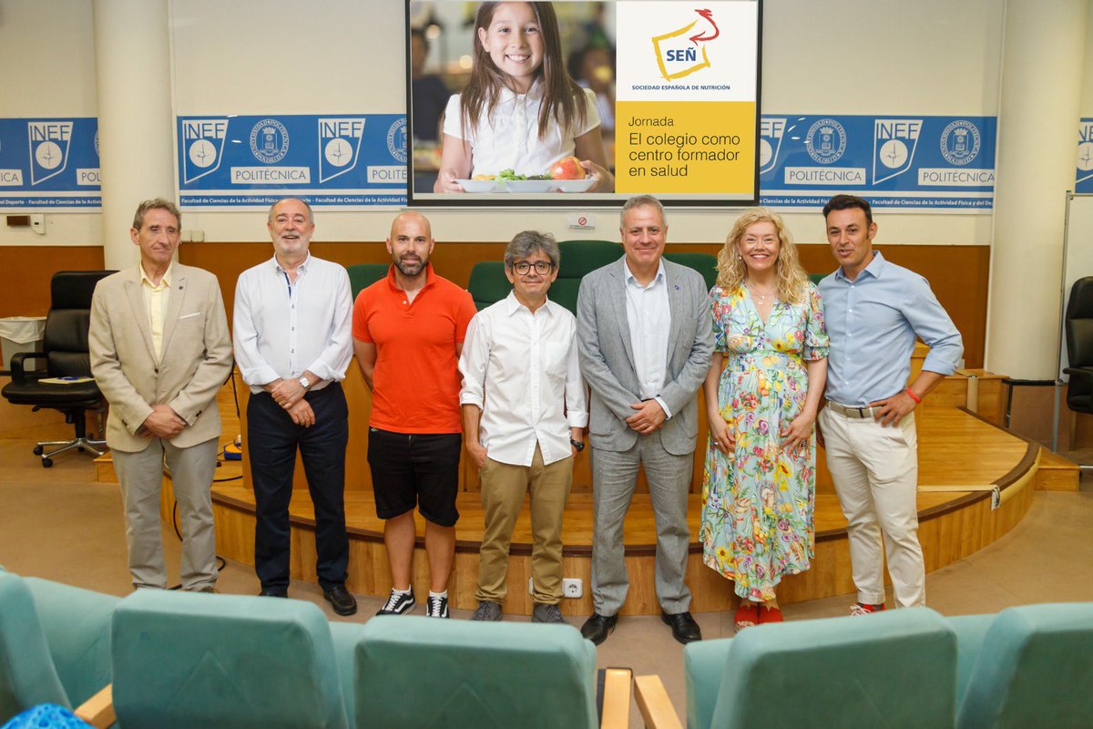maestrocarlosef's tweet photo. El pasado 5 de julio tuve la suerte de participar en la jornada "El colegio como centro formador en salud" organizada por @sennutricion en la que desde diferentes perspectivas (médica, científica, educativa…), pusimos sobre la mesa soluciones al  problema de la #obesidadinfantil https://t.co/AmLqbpXmhQ