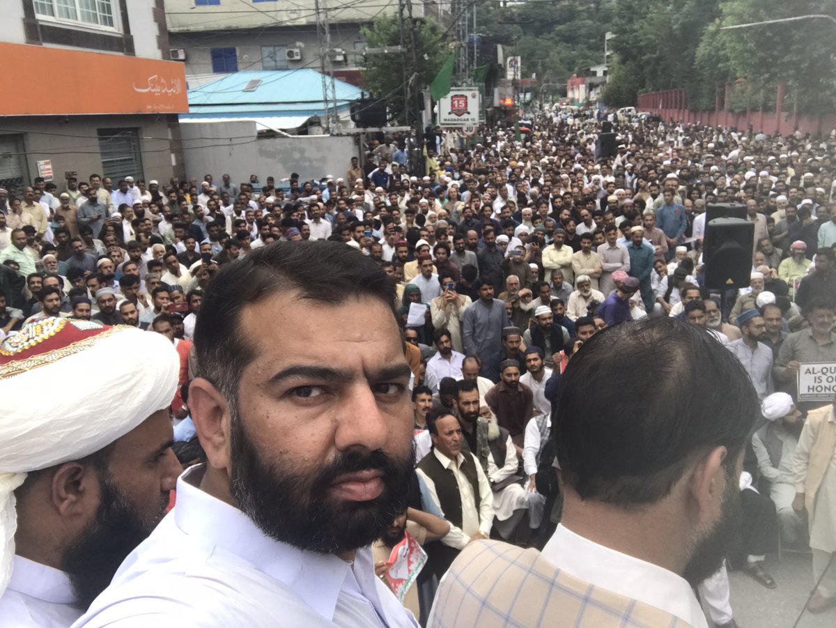 DanialShahab's tweet photo. مظفرآباد ،7 جولائی 2023
سویڈن میں بے حرمتی قرآن کے واقعہ کی مذمت واس حوالہ سے یوم تقدس حرمت قرآن کے موقع پرمظفرآباد میں تمام سیاسی و مذہبی جماعتوں کی جانب سے احتجاجی ریلی کا انعقاد و شرکت،مولانا زاہد اثری نے مرکزی جمعیت اہل حدیث کی نمائندگی کرتے ہوئے اپنے خیالات کا اظہار کیا۔ https://t.co/YIVYaxhkoA