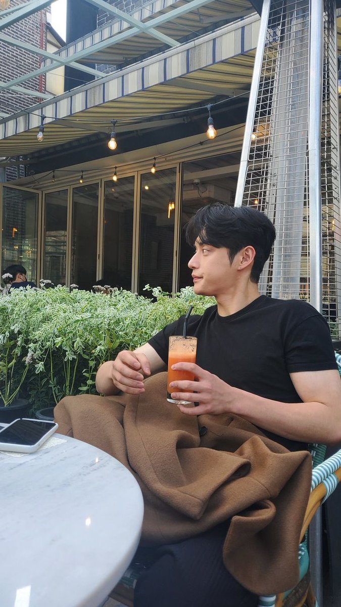 แก้วชาไทยมันหนักร้อยโลรึนาย @kuanxjw