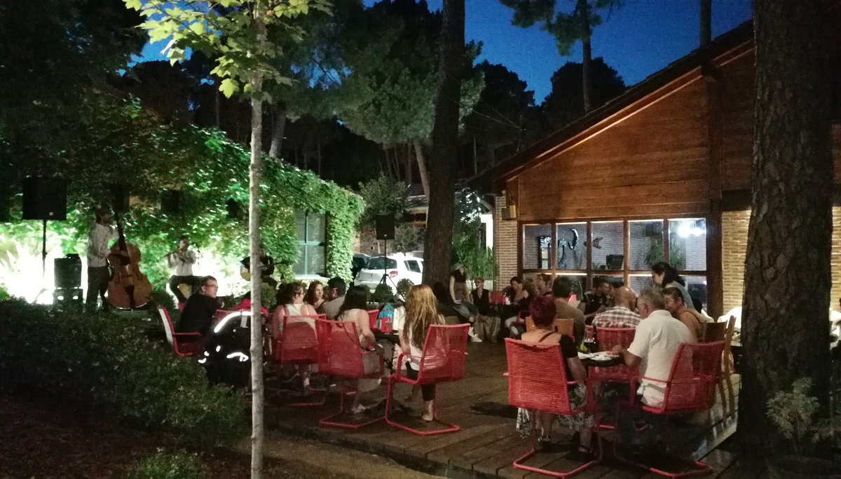 valledeltietar's tweet photo. Paraíso del Tiétar
INAUGURACIÓN de nuestra #CANTINA
Al lado en el #solarium tenemos programada una #MINIDISCO
https://t.co/JxxecleASM
-
#EnLaAdradaTodo #Ávila #LaAdrada #ValleDelTiétar #Gredos #turismo #turismorural #hoteles #alojamiento #bungalow #cabañas @Paraisodeltieta https://t.co/XhXMwKn6uP
