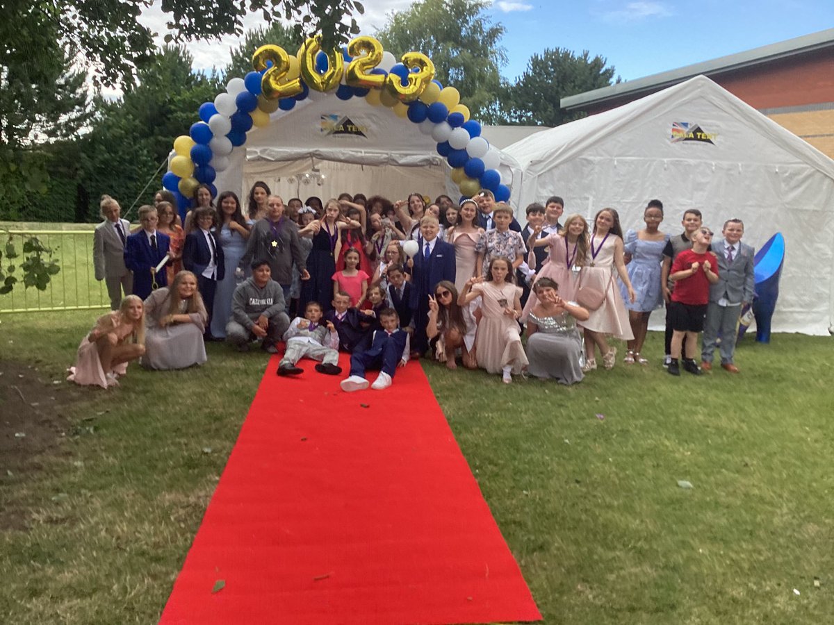 Flomellynews's tweet photo. Flo Melly Prom 2023 #PROM2023 #IfYouCanDreamItYouCanDoIt #DREAMS #FloMelly #Graduation https://t.co/6r6rBohbcB