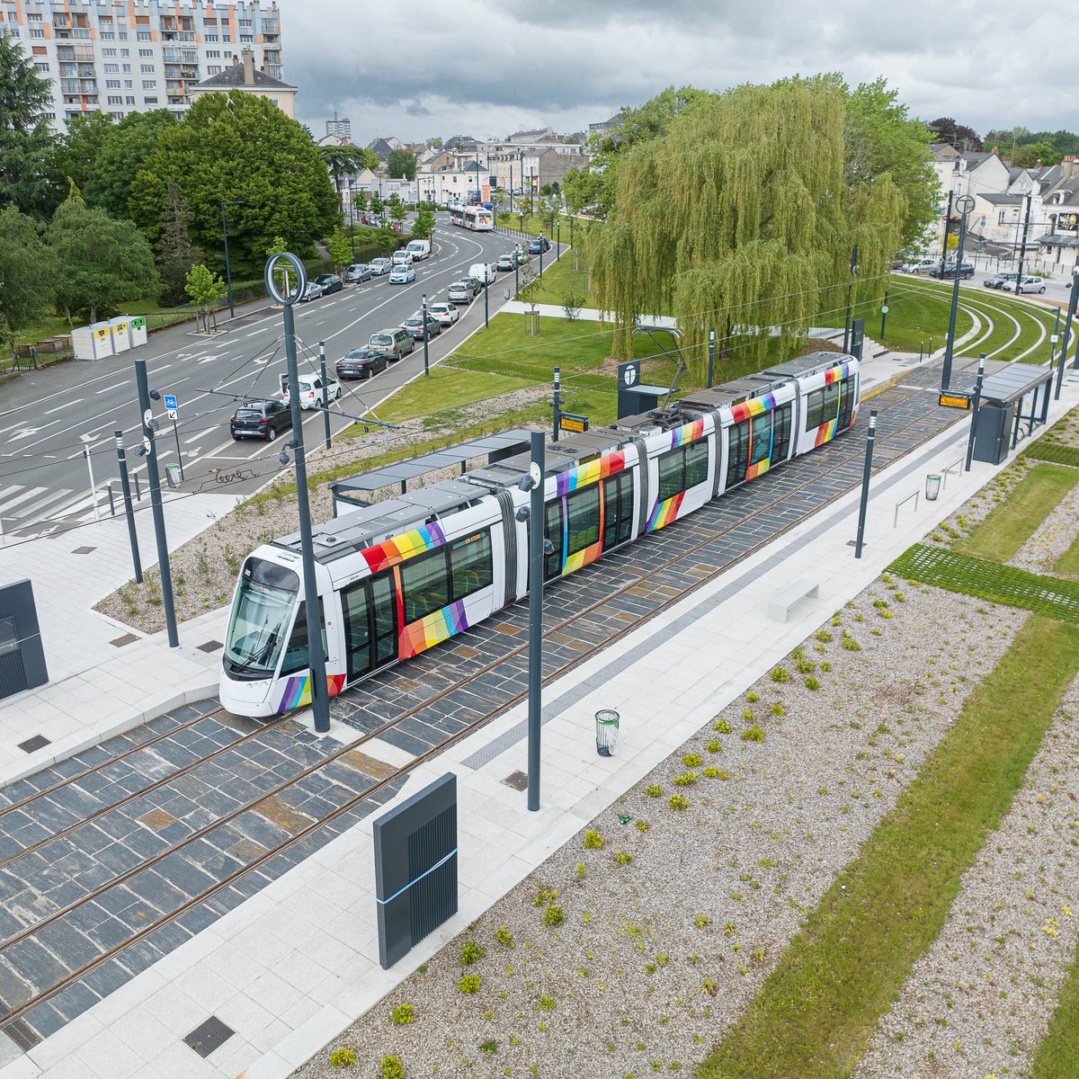 AlstomFrance's tweet photo. 🚊Les nouveaux #tramways Alstom entrent en service commercial ce 8 juillet sur les lignes B et C du réseau d'@AngersMetropole : 20 tramways Citadis de dernière génération, #écologiques &amp; 100% #accessibles.
https://t.co/nuHzF8rwUh
#MobilitybyNature #innovation #industrie https://t.co/kBa7rXv12k