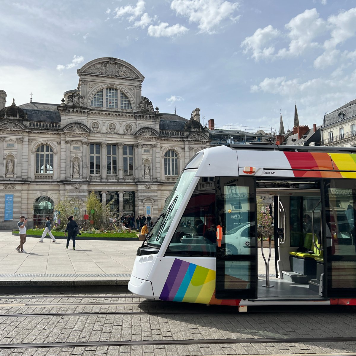 AlstomFrance's tweet photo. 🚊Les nouveaux #tramways Alstom entrent en service commercial ce 8 juillet sur les lignes B et C du réseau d'@AngersMetropole : 20 tramways Citadis de dernière génération, #écologiques &amp; 100% #accessibles.
https://t.co/nuHzF8rwUh
#MobilitybyNature #innovation #industrie https://t.co/kBa7rXv12k