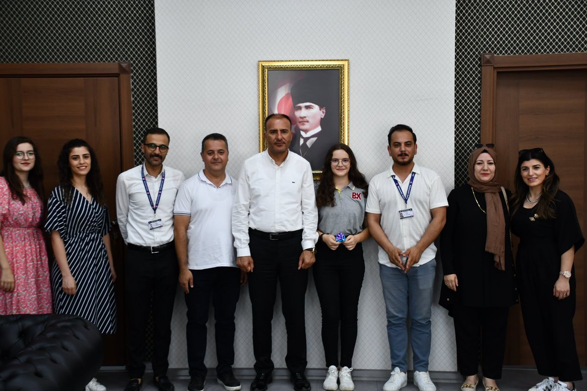 mem_siirt's tweet photo. İl Millî Eğitim Müdürü Deniz Edip, LGS’de Türkiye birincisi olan Bahçeşehir Koleji öğrencisi Cansu Ela Eren’i, ailesini ve öğretmenlerini makamında konuk etti. Eren’i tebrik ederek altın hediye eden İl Müdürü Edip, emeği geçenlere teşekkür etti.
@tcmeb @Yusuf__Tekin @dnzdp1979 https://t.co/h2vfmyzu4k