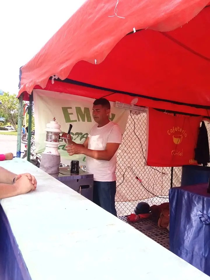 islaricardo70's tweet photo. El Restaurante Mini Crisol perteneciente a la UEBE El Mesón, listo para prestar un servicio de excelencia, acompañado de la rica y refrescante cerveza cristal.
#UebeElMeson
#EMGH
#VeranoConAmor https://t.co/s0X4QF0Cg5