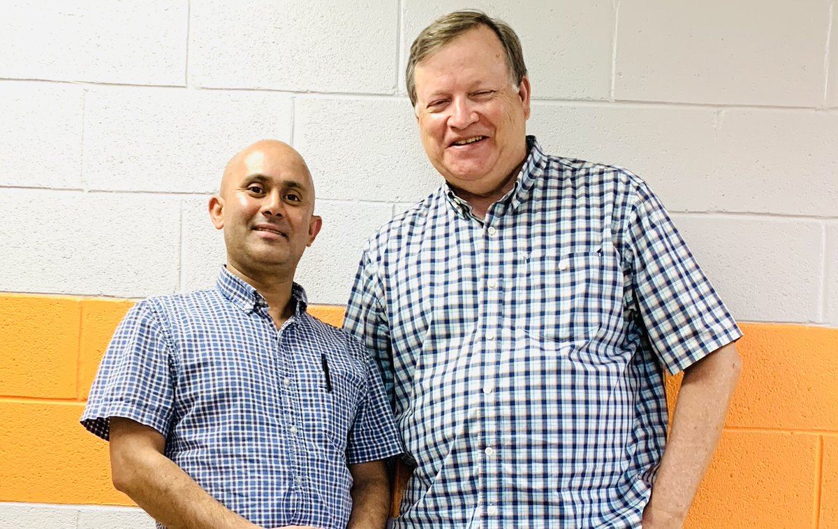 UTplantPathoDoc's tweet photo. Had a great meeting with my predecessor @UTPlantDoc yesterday ! What a grateful opportunity to learn from someone who has paved the way before me @epp_tn #LearningFromTheBest #UTSoilPlantPestCenter https://t.co/YZ0bzTQAoK