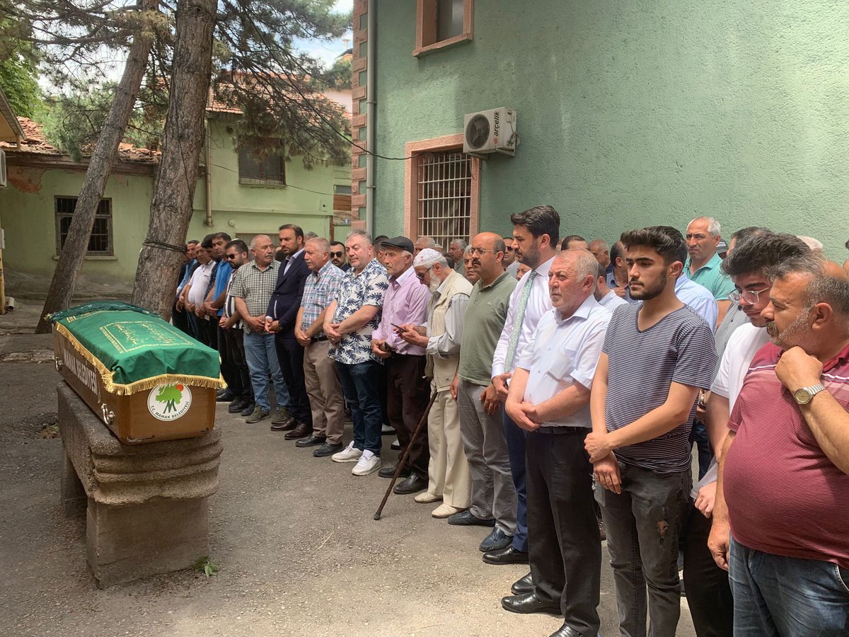 erhansarigol's tweet photo. İlçe yönetim kurulu üyemiz Hüseyin Balcı abimizin vefat eden kıymetli annesi Safiye Balcıyı son yolculuğuna uğurladık.

Rabbim rahmetiyle muamele eylesin mekanı cennet olsun https://t.co/jmHzXCQE19