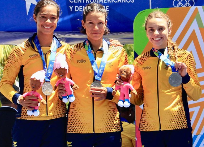 uconiano's tweet photo. #TalentoUCO | 🥇🥈 Los logros de nuestros egresados también son nuestros 😃☺️.
Carolina Velásquez, Psicóloga uconiana, logra la Medalla de oro en Triatlón femenino y de plata en Equipos femeninos, en los Juegos Centroamericanos y del Caribe San Salvador 2023.
¡Felicidades! https://t.co/g9AgoNcZ76