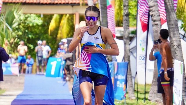 uconiano's tweet photo. #TalentoUCO | 🥇🥈 Los logros de nuestros egresados también son nuestros 😃☺️.
Carolina Velásquez, Psicóloga uconiana, logra la Medalla de oro en Triatlón femenino y de plata en Equipos femeninos, en los Juegos Centroamericanos y del Caribe San Salvador 2023.
¡Felicidades! https://t.co/g9AgoNcZ76